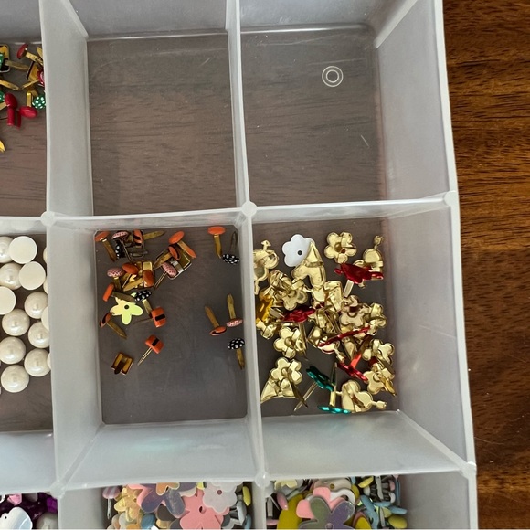 Paper Crafting Brads - 2 boxes with an assortment - Picture 5 of 11